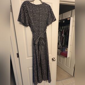 Flattering White And Black Daisy Dress